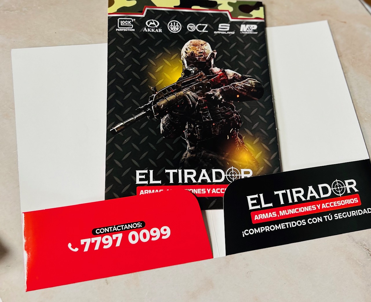Carpeta con pestaña tamaño carta full color - Imagen 14